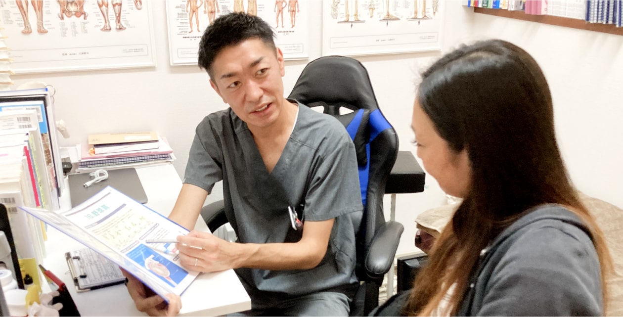 施術後の説明の様子