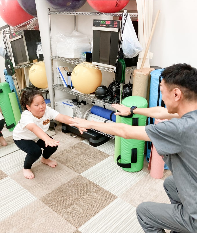 パーソナルトレーニング、運動指導、スポーツの技術指導の様子